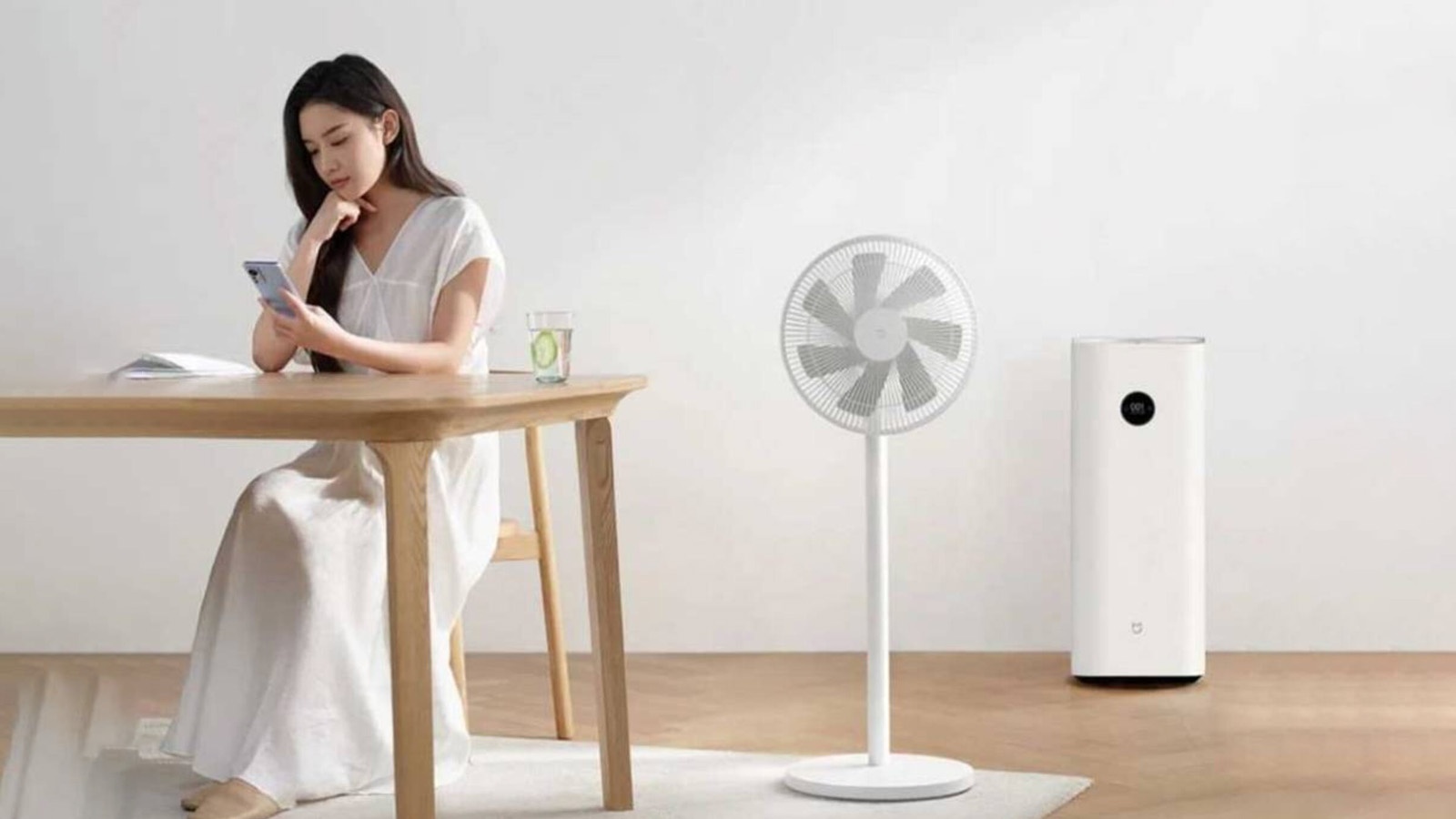 Xiaomi ra mắt quạt đứng với thiết kế đẹp, có thể chạy bằng sạc dự phòng, giá chỉ hơn 800 nghìn đồng