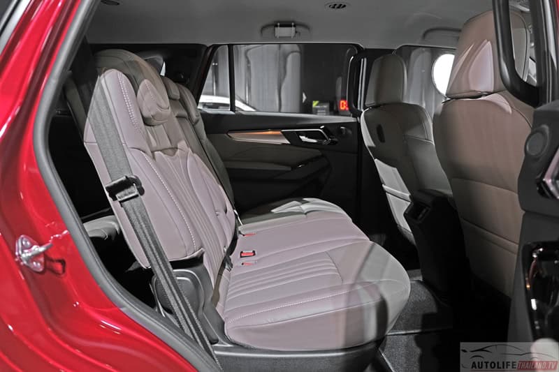 Isuzu mu-X 2025 ra mắt: Thêm bản thể thao, bổ sung công nghệ ADAS, nhưng về Việt Nam khó thoát kiếp xe ế- Ảnh 12. Isuzu mu-X 2025 ra mắt: Thêm bản thể thao, bổ sung công nghệ ADAS, nhưng về Việt Nam khó thoát kiếp xe ế- Ảnh 12.