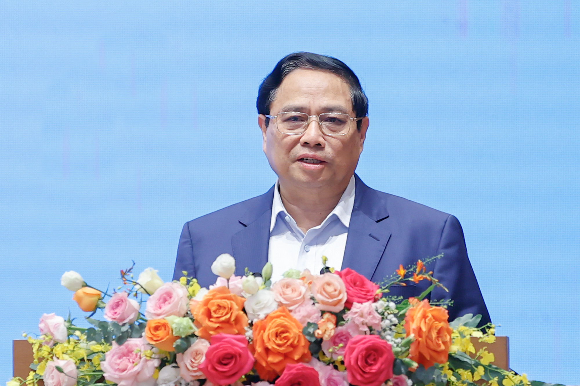 Thủ tướng: Giải pháp căn cơ, toàn diện, hiệu quả để tháo gỡ khó khăn, thúc đẩy sản xuất, kinh doanh vật liệu xây dựng- Ảnh 4. Thủ tướng: Giải pháp căn cơ, toàn diện, hiệu quả để tháo gỡ khó khăn, thúc đẩy sản xuất, kinh doanh vật liệu xây dựng- Ảnh 4.