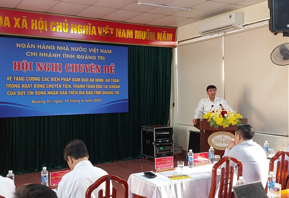 Đ/c Nguyễn Đức Đồng – TUV, Bí thư Chi bộ, Giám đốc NHNN Quảng Trị - phát biểu tại Hội nghị