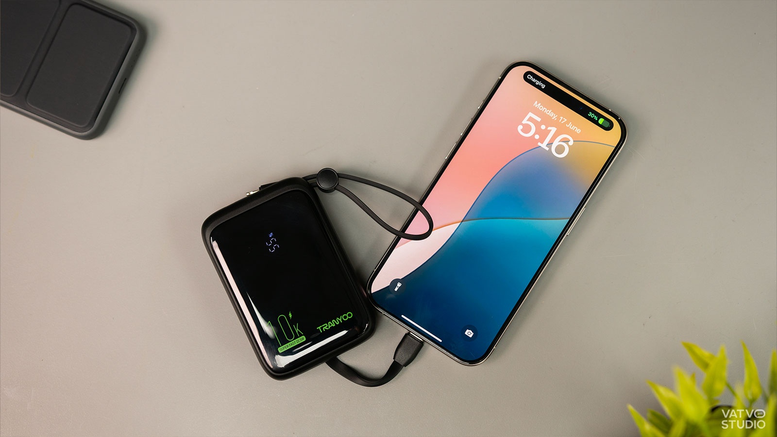 Sạc dự phòng 10.000mAh nhưng chỉ nhỏ bằng ba ngón tay, giá hơn 300 nghìn đồng