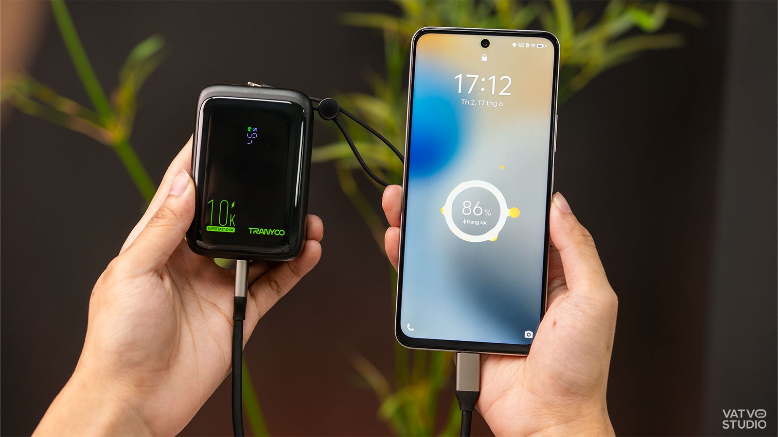 Sạc dự phòng 10.000mAh nhưng chỉ nhỏ bằng ba ngón tay, giá hơn 300 nghìn đồng