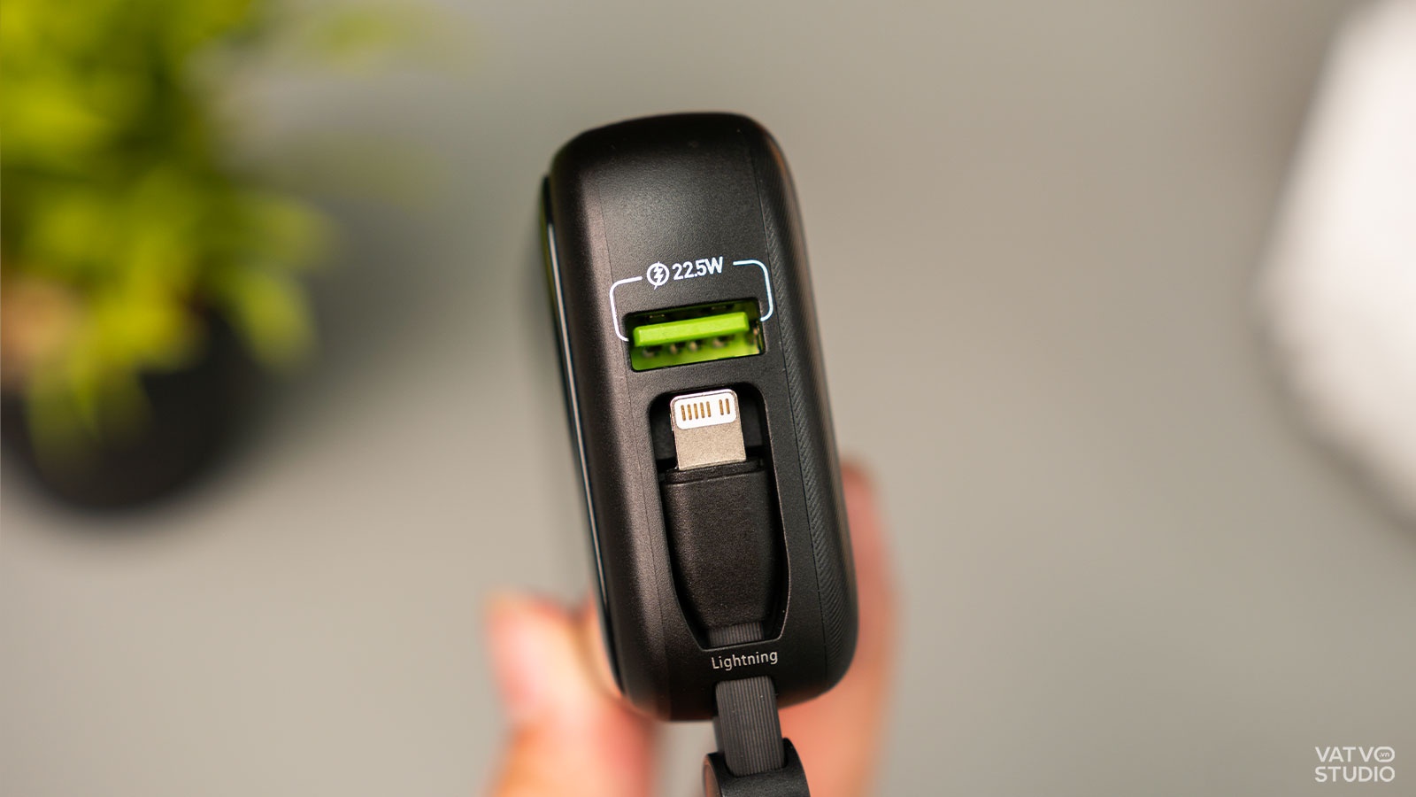 Sạc dự phòng 10.000mAh nhưng chỉ nhỏ bằng ba ngón tay, giá hơn 300 nghìn đồng