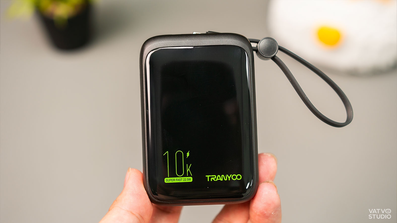 Sạc dự phòng 10.000mAh nhưng chỉ nhỏ bằng ba ngón tay, giá hơn 300 nghìn đồng