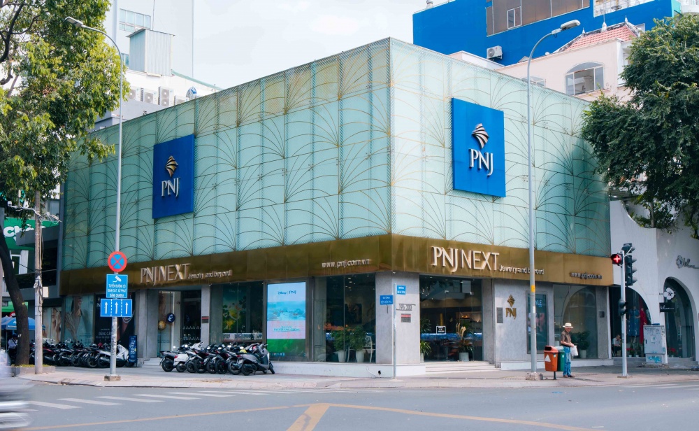 Doanh thu trang sức bán lẻ trong 5 tháng đầu năm 2024 tăng 12,8% so với cùng kỳ (Ảnh: Việt Hùng). Doanh thu trang sức bán lẻ trong 5 tháng đầu năm 2024 tăng 12,8% so với cùng kỳ (Ảnh: Việt Hùng).