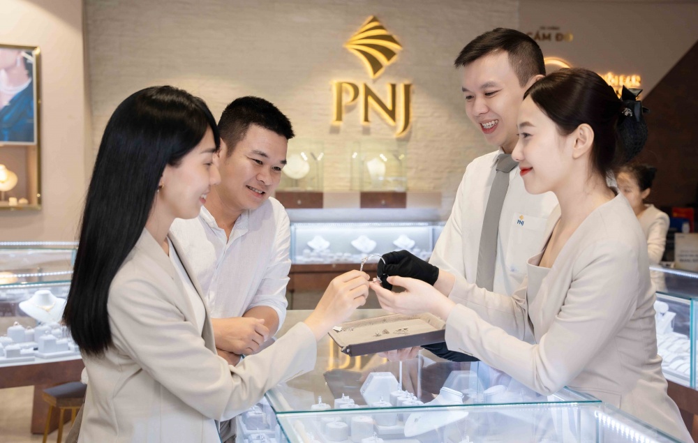 PNJ tập trung gia tăng khách hàng mới, tăng cường tỷ lệ quay lại của khách hàng cũ (Ảnh: Việt Hùng). PNJ tập trung gia tăng khách hàng mới, tăng cường tỷ lệ quay lại của khách hàng cũ (Ảnh: Việt Hùng).