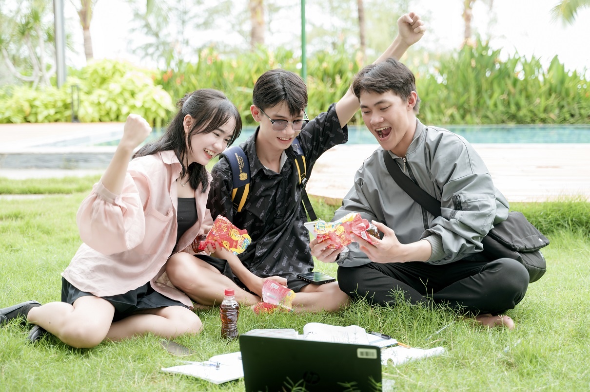 Không chỉ giúp thanh lọc cơ thể để bản thân tươi mát mỗi ngày trước tiệc tùng hay thời tiết nắng nóng kỷ lục mùa hè năm nay, người tiêu dùng còn dễ dàng trúng 9 miếng vàng SJC cùng hàng loạt các giải thưởng giá trị khác khi uống Trà Thanh Nhiệt Dr Thanh trong 2 tháng tới. Không chỉ giúp thanh lọc cơ thể để bản thân tươi mát mỗi ngày trước tiệc tùng hay thời tiết nắng nóng kỷ lục mùa hè năm nay, người tiêu dùng còn dễ dàng trúng 9 miếng vàng SJC cùng hàng loạt các giải thưởng giá trị khác khi uống Trà Thanh Nhiệt Dr Thanh trong 2 tháng tới.