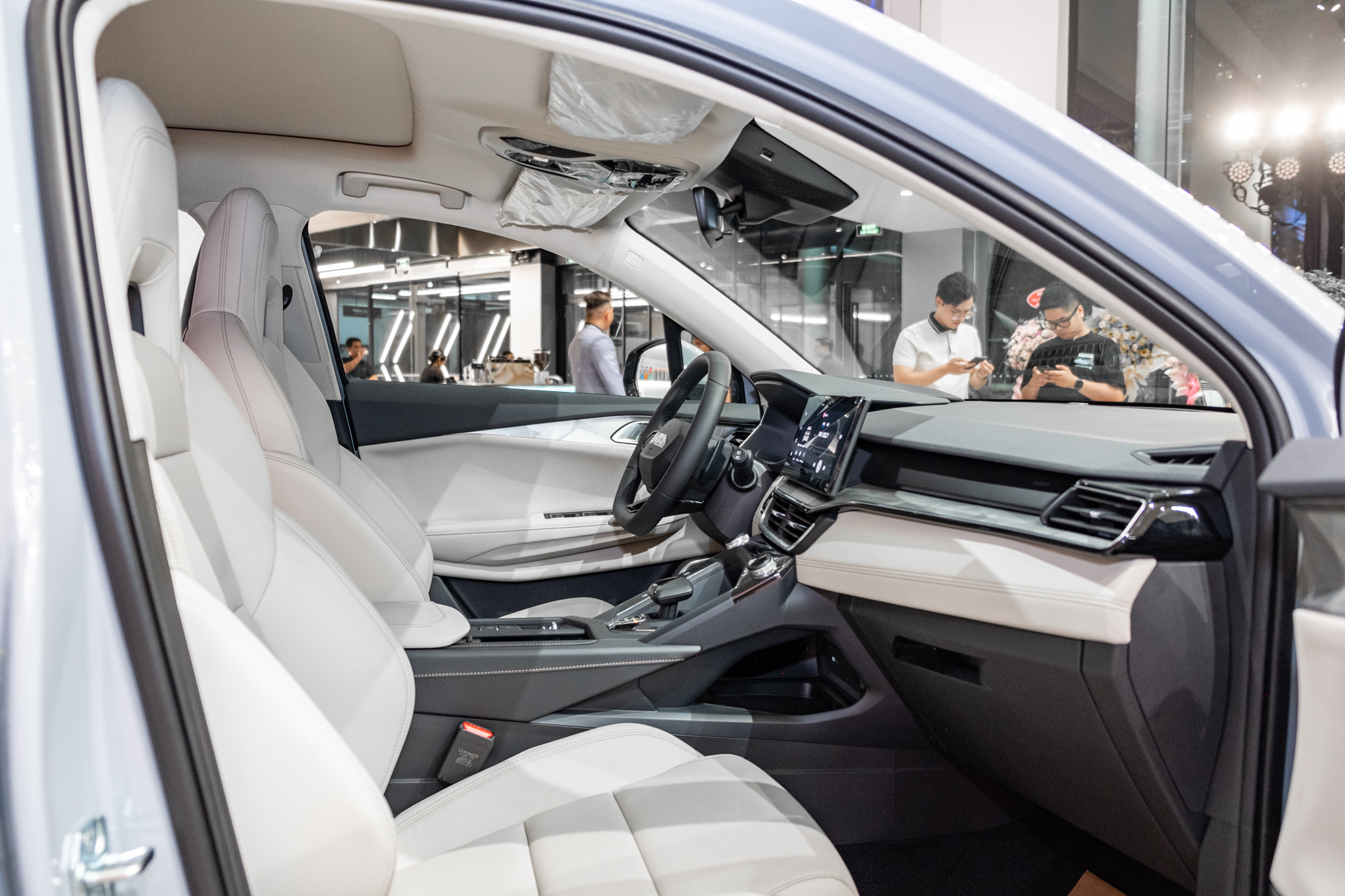 Lynk &amp; Co 06 ra mắt Việt Nam: Giá 729 triệu đồng, động cơ 1.5L tăng áp, hệ thống treo sau đa điểm- Ảnh 20.