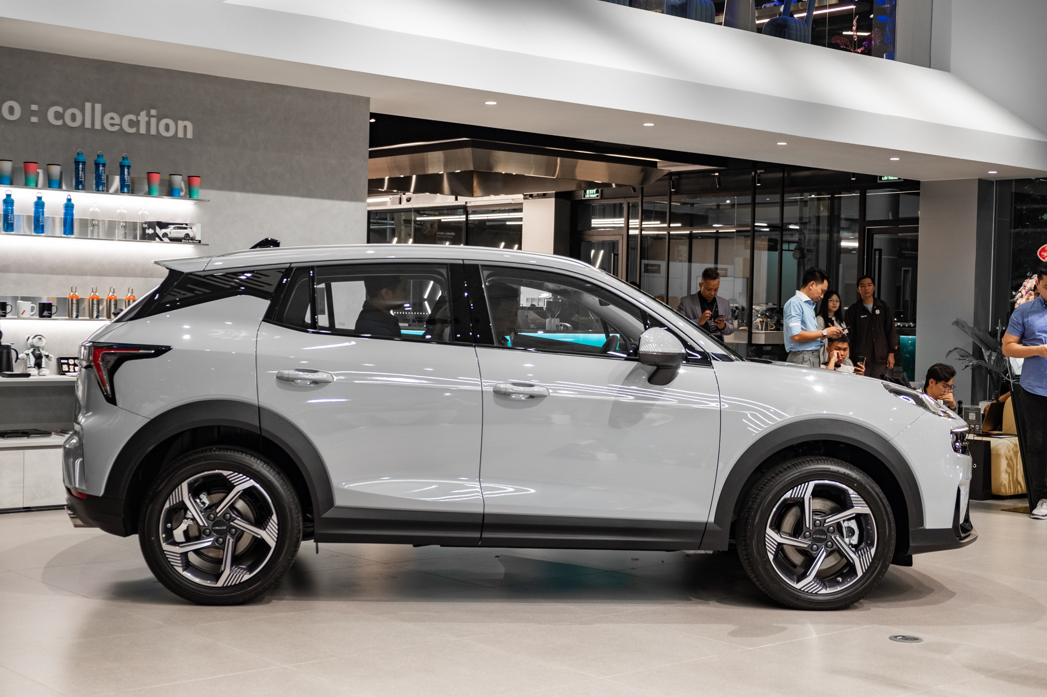 Lynk &amp; Co 06 ra mắt Việt Nam: Giá 729 triệu đồng, động cơ 1.5L tăng áp, hệ thống treo sau đa điểm- Ảnh 12.