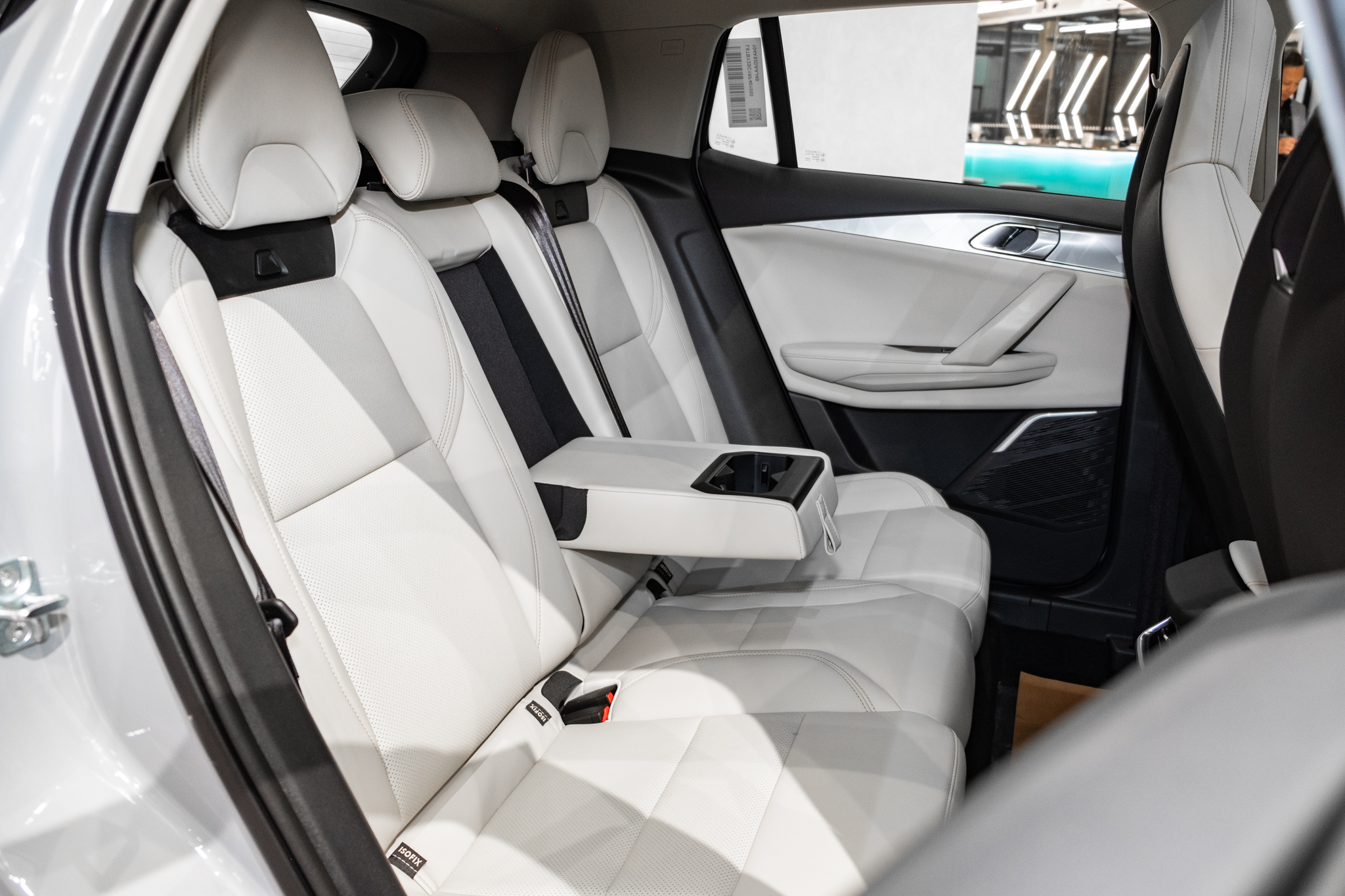 Lynk &amp; Co 06 ra mắt Việt Nam: Giá 729 triệu đồng, động cơ 1.5L tăng áp, hệ thống treo sau đa điểm- Ảnh 21.