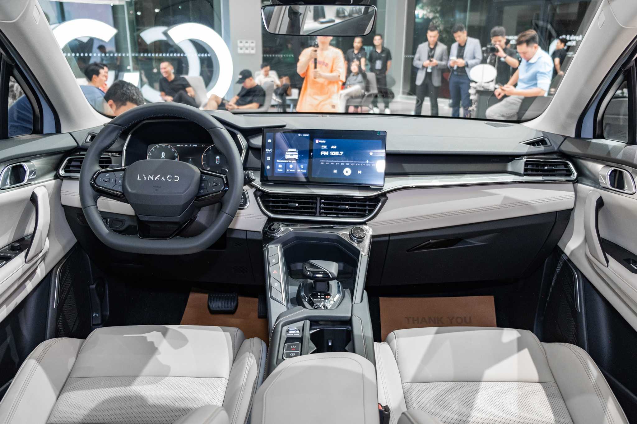 Lynk &amp; Co 06 ra mắt Việt Nam: Giá 729 triệu đồng, động cơ 1.5L tăng áp, hệ thống treo sau đa điểm- Ảnh 7.