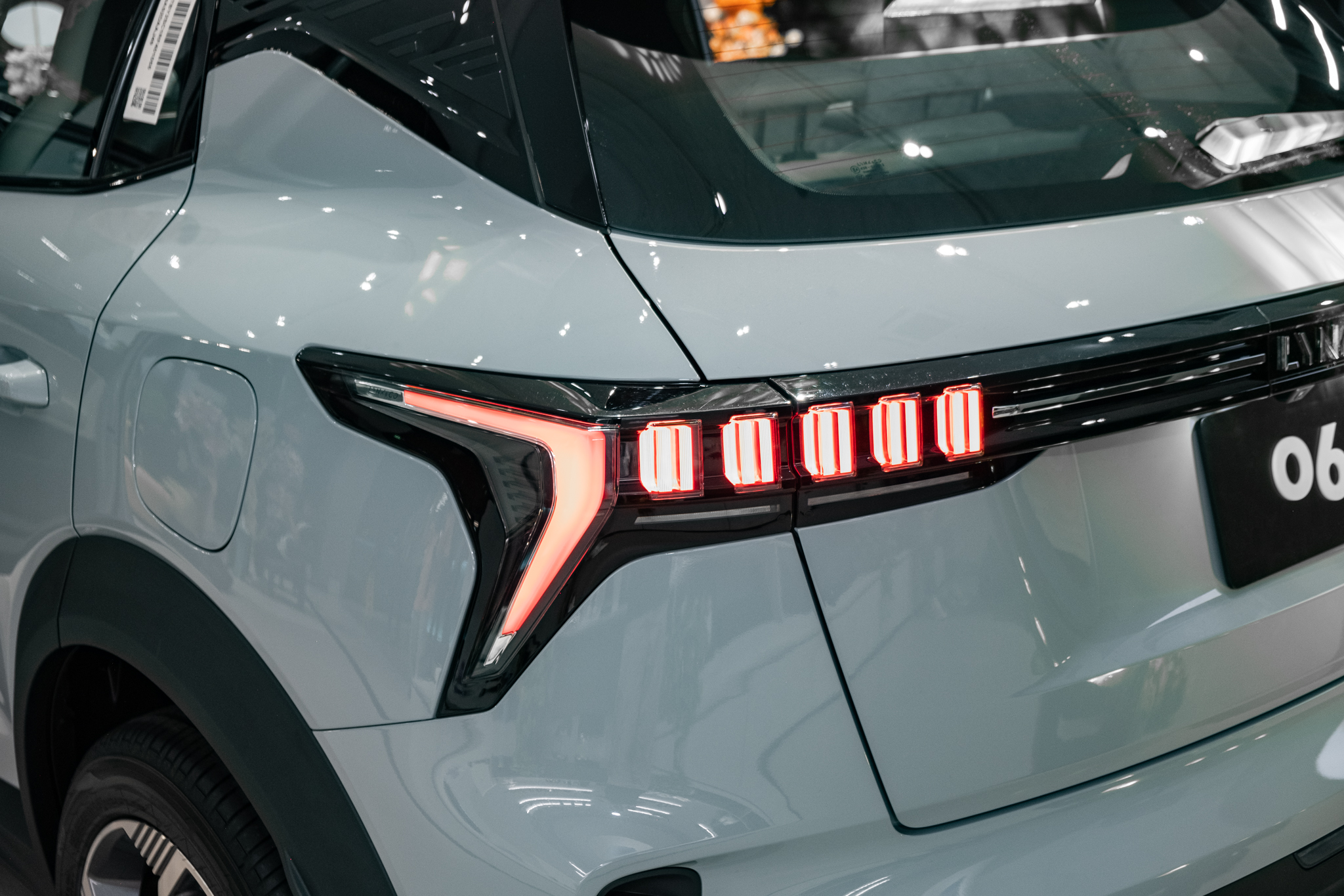 Lynk &amp; Co 06 ra mắt Việt Nam: Giá 729 triệu đồng, động cơ 1.5L tăng áp, hệ thống treo sau đa điểm- Ảnh 4.