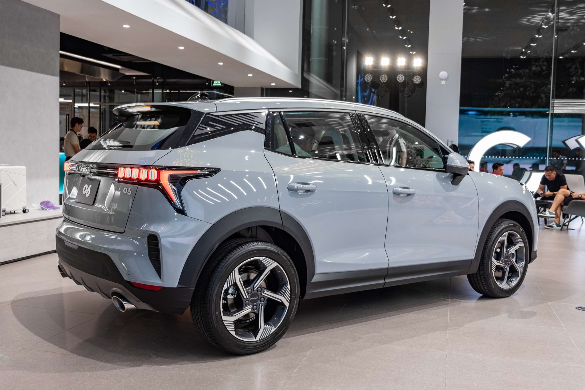 Lynk &amp; Co 06 ra mắt Việt Nam: Giá 729 triệu đồng, động cơ 1.5L tăng áp, hệ thống treo sau đa điểm- Ảnh 3.