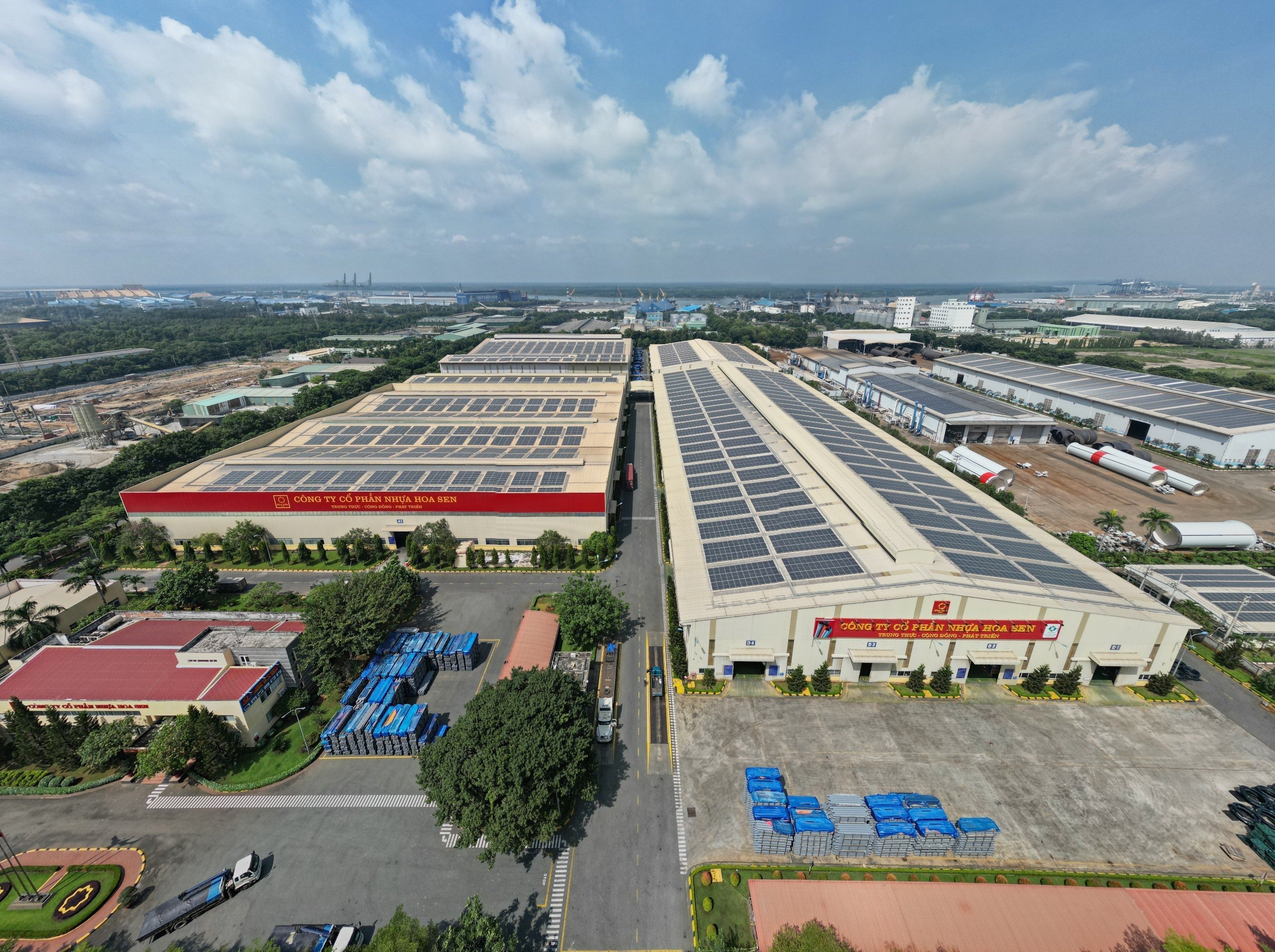 Việc Tập đoàn Hoa Sen ký kết hợp tác chiến lược với SP Group đánh dấu thêm một cột mốc quan trọng mới của Tập đoàn Hoa Sen trong việc thể hiện trách nhiệm của doanh nghiệp với môi trường, thúc đẩy sử dụng năng lượng sạch phục vụ hoạt động sản xuất, giúp Tập đoàn Hoa Sen g