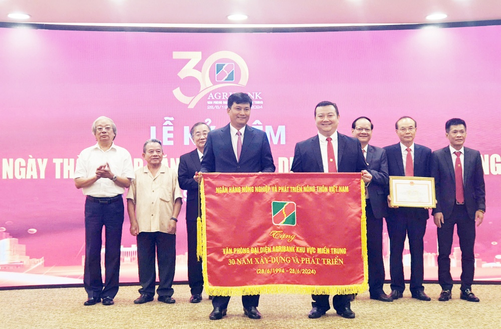 Agribank hỗ trợ 700 triệu đồng cho người nghèo