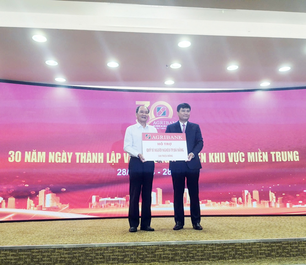 Agribank hỗ trợ 700 triệu đồng cho người nghèo