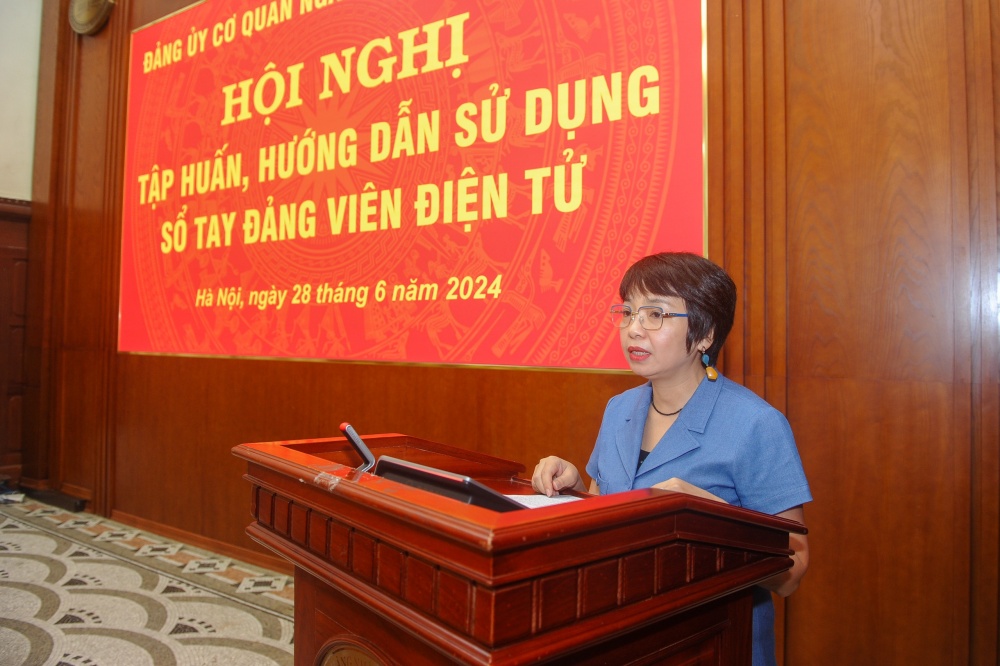 Đảng ủy cơ quan NHTW tập huấn hướng dẫn sử dụng Sổ tay Đảng viên điện tử Đảng ủy cơ quan NHTW tập huấn hướng dẫn sử dụng Sổ tay Đảng viên điện tử