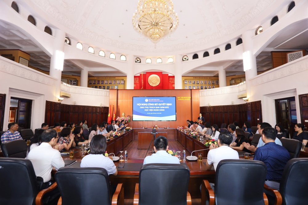 Công bố Quyết định giao phụ trách Ban Giám đốc Học viện Ngân hàng