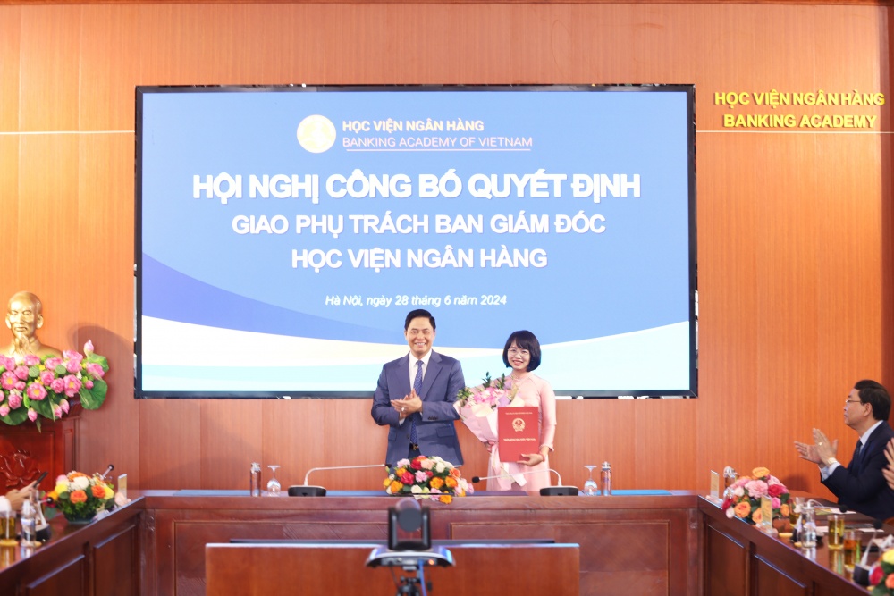 Công bố Quyết định giao phụ trách Ban Giám đốc Học viện Ngân hàng