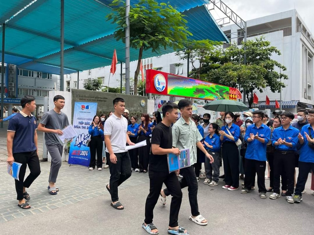 Kỳ thi tốt nghiệp THPT Quốc gia 2024 diễn ra an toàn Kỳ thi tốt nghiệp THPT Quốc gia 2024 diễn ra an toàn