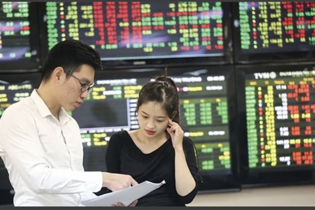 VFS khuyến nghị nhà đầu tư vẫn nên giữ tỷ trọng cổ phiếu ở mức an toàn và theo dõi thêm diễn biến VFS khuyến nghị nhà đầu tư vẫn nên giữ tỷ trọng cổ phiếu ở mức an toàn và theo dõi thêm diễn biến