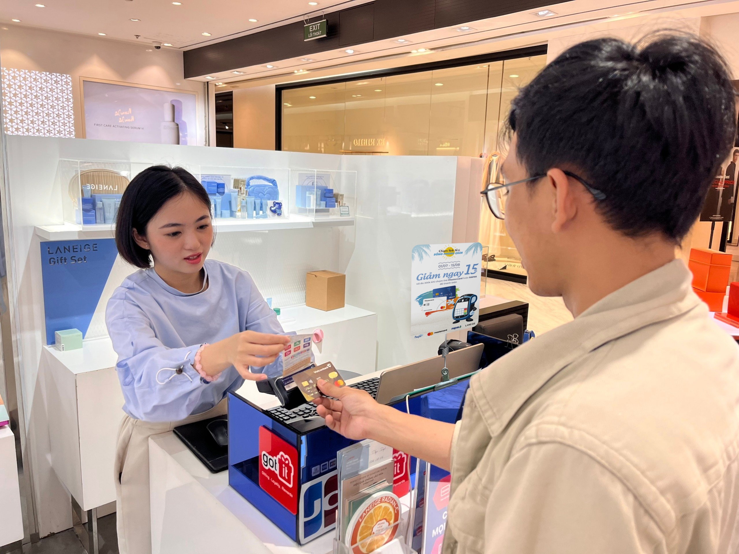 thanh toán không tiếp xúc cho các giao dịch hàng ngày