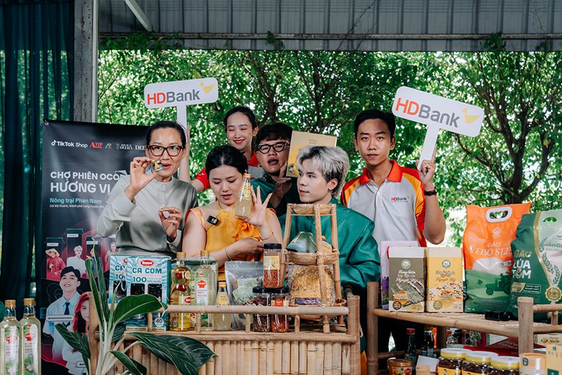 HDBank hỗ trợ các chủ thể OCOP đẩy mạnh chuyển đổi số, trợ giá sản phẩm trên từng phiên Livestream.