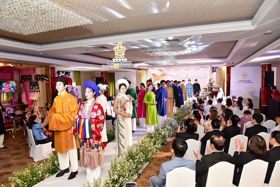 TP. Hồ Chí Minh phấn đấu trở thành trung tâm công nghiệp văn hóa của cả nước TP. Hồ Chí Minh phấn đấu trở thành trung tâm công nghiệp văn hóa của cả nước