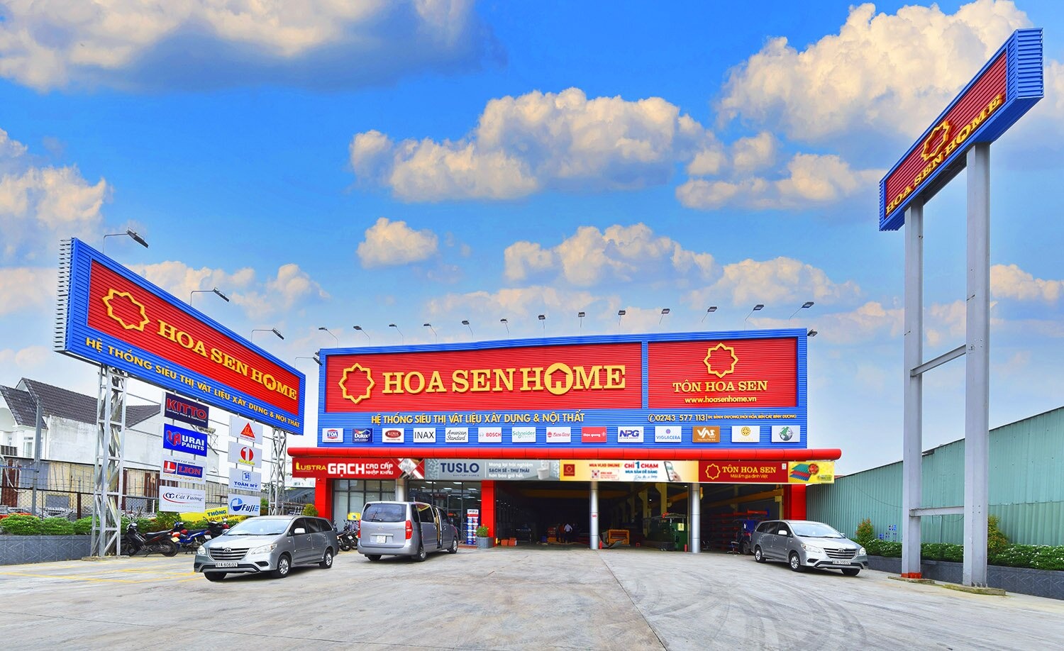 Chuỗi Hệ thống Siêu thị VLXD & Nội thất Hoa Sen Home đang áp dụng khá thành công mô hình One- Stop Shop, đáp ứng đa dạng nhu cầu của khách hàng. Chuỗi Hệ thống Siêu thị VLXD & Nội thất Hoa Sen Home đang áp dụng khá thành công mô hình One- Stop Shop, đáp ứng đa dạng nhu cầu của khách hàng.