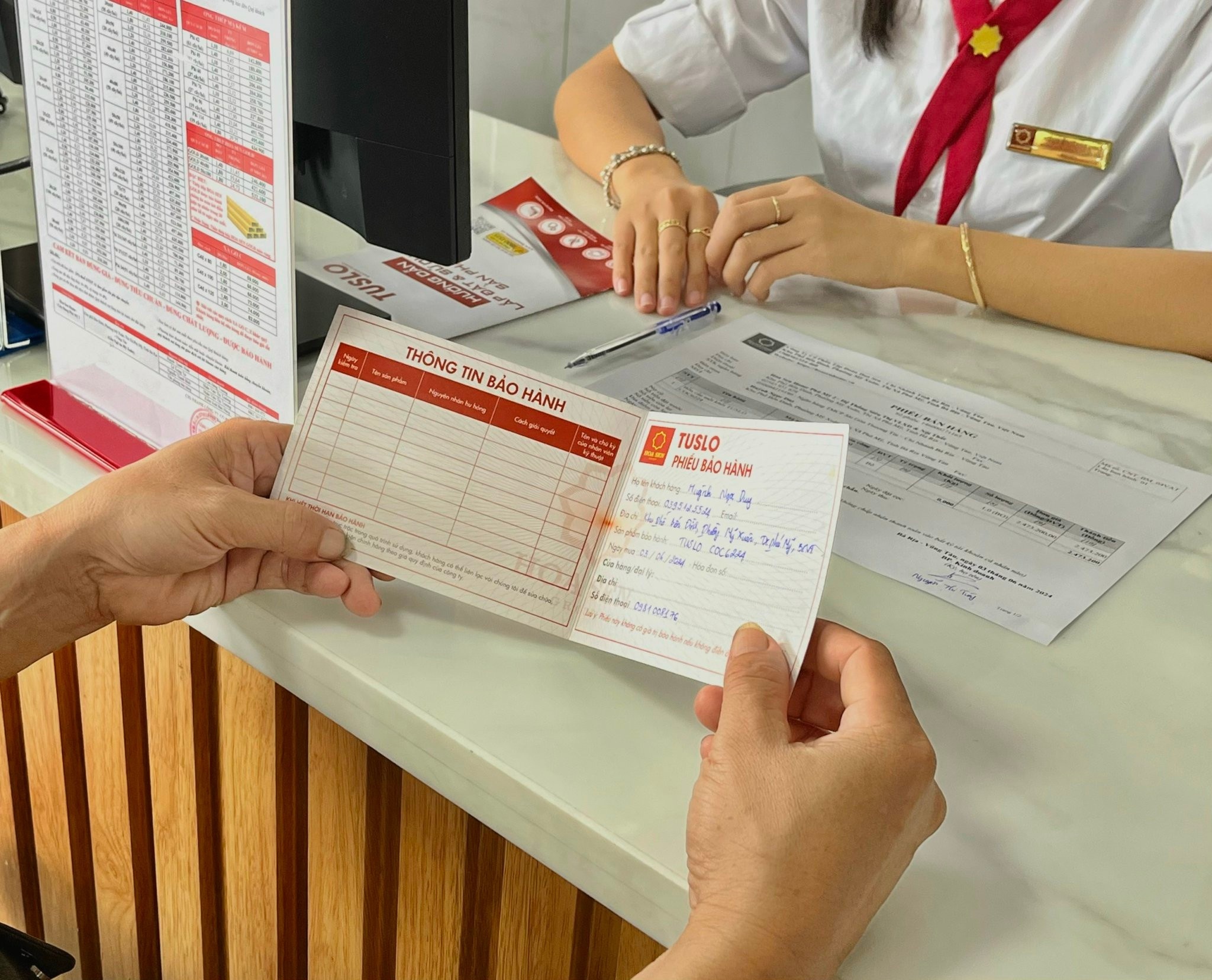 Đến với Hệ thống Siêu thị VLXD & Nội thất Hoa Sen Home, khách hàng hoàn toàn yên tâm về chất lượng sản phẩm với đầy đủ hóa đơn, chứng từ chứng minh nguồn gốc xuất xứ của sản phẩm. Đến với Hệ thống Siêu thị VLXD & Nội thất Hoa Sen Home, khách hàng hoàn toàn yên tâm về chất lượng sản phẩm với đầy đủ hóa đơn, chứng từ chứng minh nguồn gốc xuất xứ của sản phẩm.