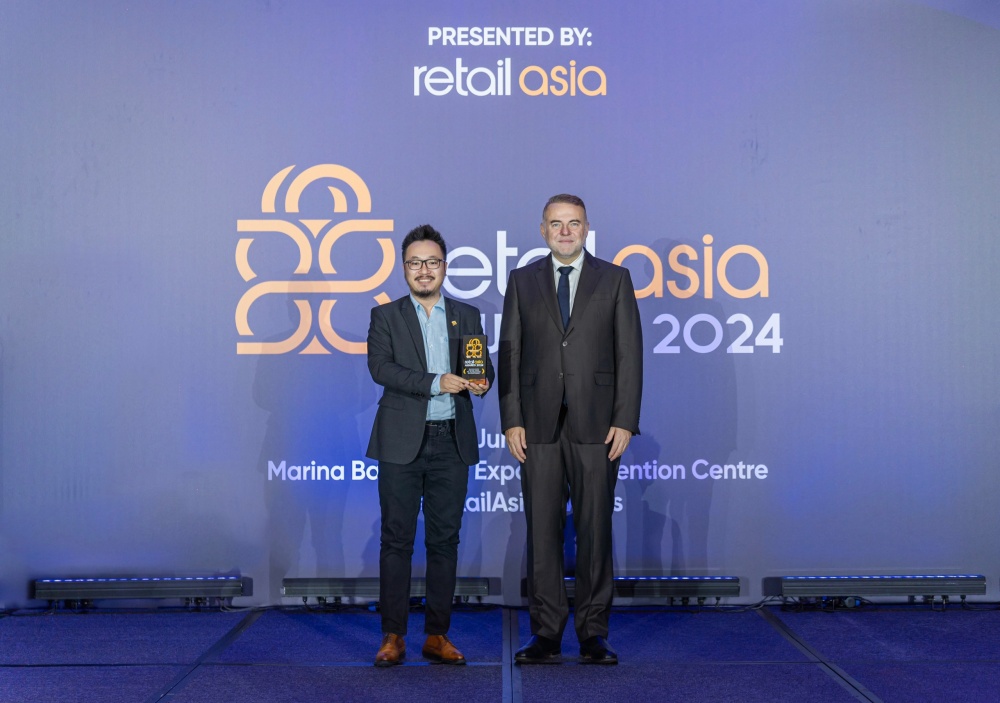 Đại diện PNJ nhận giải thưởng Retail Asia Awards 2024 tại Singapore (Ảnh: Retail Asia). Đại diện PNJ nhận giải thưởng Retail Asia Awards 2024 tại Singapore (Ảnh: Retail Asia).