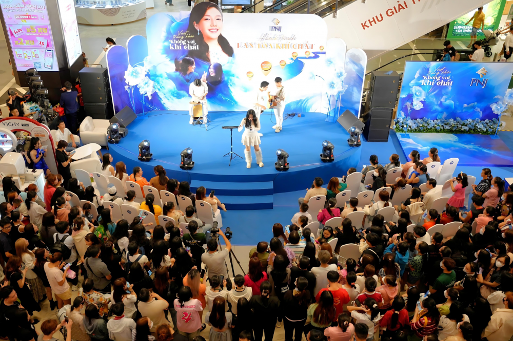 Khách hàng tham gia sự kiện “Hành trình Lan tỏa khí chất” trong chương trình PNJ liên tiếp đạt danh hiệu “Sáng kiến tiếp thị bán lẻ của năm”