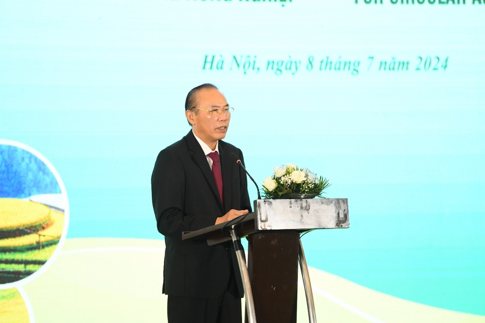 Thứ trưởng Bộ Nông nghiệp và Phát triển Nông thôn Phùng Đức Tiến