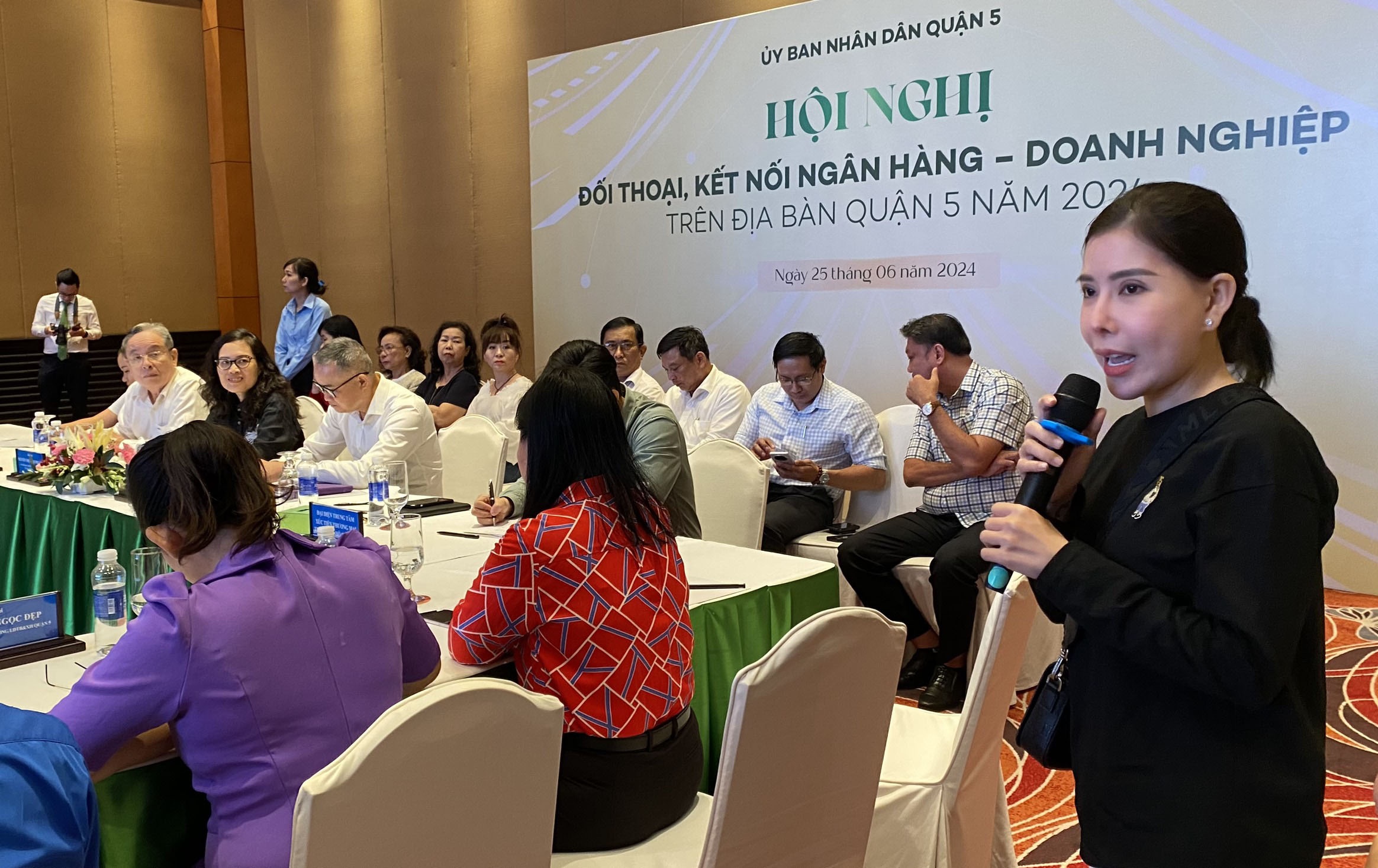 Theo NHNN chi nhánh TP. Hồ Chí Minh chương trình kết nối ngân hàng – doanh nghiệp trong 6 tháng đầu năm nay đã giải ngân gới tín dụng quy mô 509.864 tỷ đồng đạt 53,7% cho 79.306 doanh nghiệp, cá nhân vay vốn lãi suất ưu đãi - Ảnh: Đình Hải