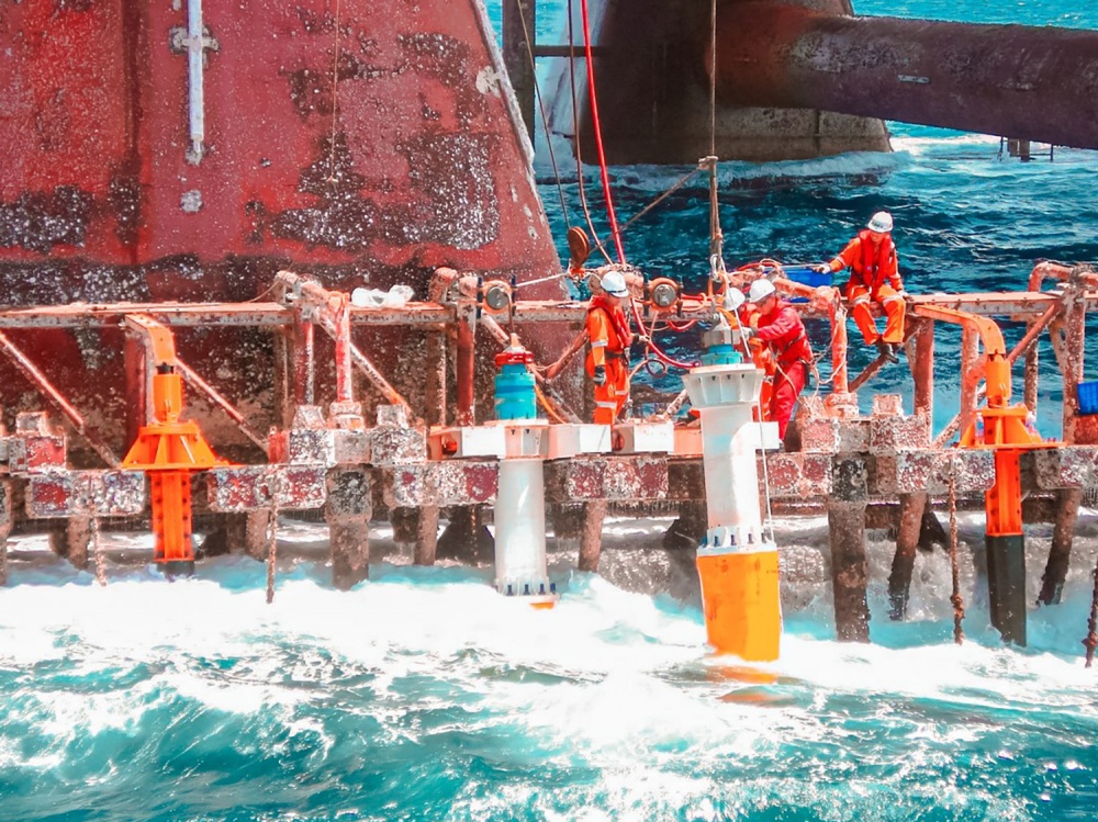 Người lao động trên công trường bảo dưỡng tổng thể lần thứ 5 của NMLD Dung Quất