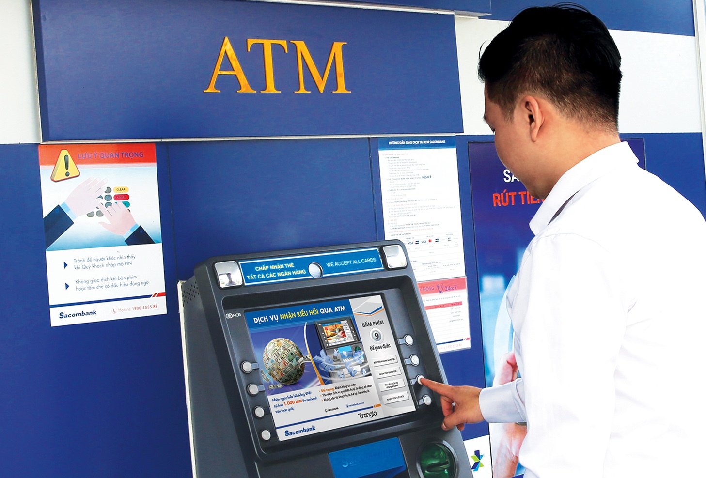 Người nhận kiều hối ở trong nước có thể rút tiền mặt tại máy ATM Người nhận kiều hối ở trong nước có thể rút tiền mặt tại máy ATM