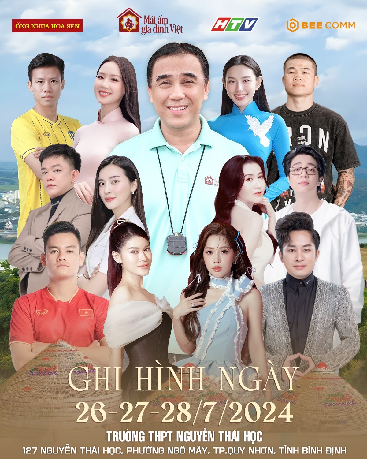 MC Quyền Linh và các khách mời tham gia ghi hình chương trình Mái Ấm Gia Đình Việt tại TP Quy Nhơn, tỉnh Bình Định.