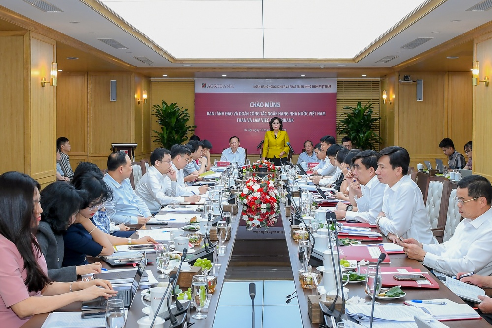 Ban Lãnh đạo NHNN làm việc với cán bộ chủ chốt Agribank Ban Lãnh đạo NHNN làm việc với cán bộ chủ chốt Agribank