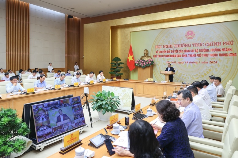 Hội nghị được kết nối trực tuyến từ trụ sở Chính phủ tới UBND các tỉnh, thành phố trực thuộc Trung ương - Ảnh: VGP/Nhật Bắc Hội nghị được kết nối trực tuyến từ trụ sở Chính phủ tới UBND các tỉnh, thành phố trực thuộc Trung ương - Ảnh: VGP/Nhật Bắc