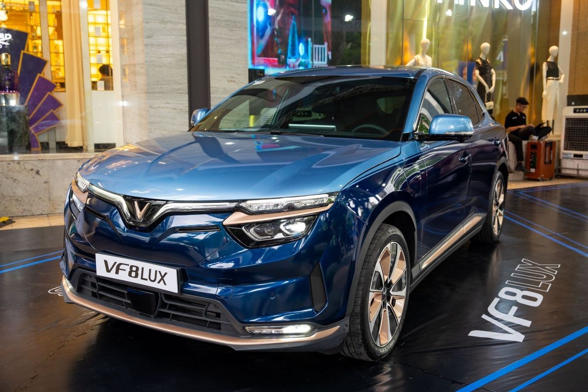 Không chỉ có ngoại hình ấn tượng, VF 8 Lux thuyết phục khách hàng cũ “lên đời” bằng chính sách hấp dẫn Không chỉ có ngoại hình ấn tượng, VF 8 Lux thuyết phục khách hàng cũ “lên đời” bằng chính sách hấp dẫn