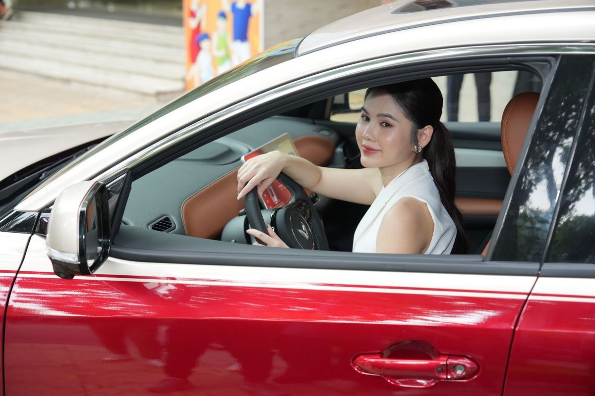 Sử dụng VF 8 Lux, người dùng có trải nghiệm lái an toàn và thư thái Sử dụng VF 8 Lux, người dùng có trải nghiệm lái an toàn và thư thái