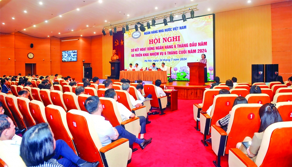 Thống đốc NHNN Nguyễn Thị Hồng phát biểu tại hội nghị