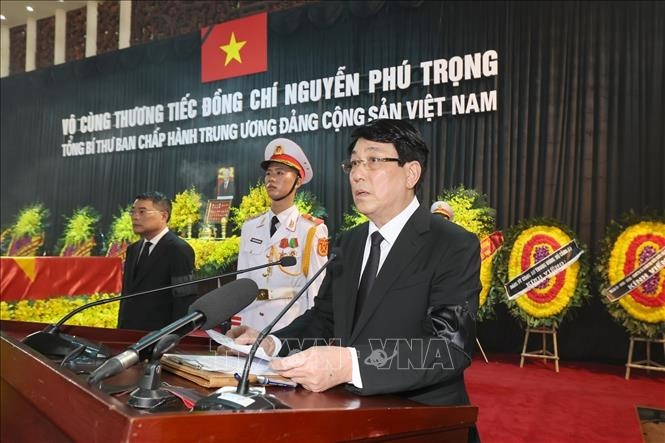 Đồng chí Lương Cường, Ủy viên Bộ Chính trị, Thường trực Ban Bí thư, Trưởng Ban Tổ chức Lễ tang điều hành Lễ truy điệu. Ảnh: TTXVN Đồng chí Lương Cường, Ủy viên Bộ Chính trị, Thường trực Ban Bí thư, Trưởng Ban Tổ chức Lễ tang điều hành Lễ truy điệu. Ảnh: TTXVN