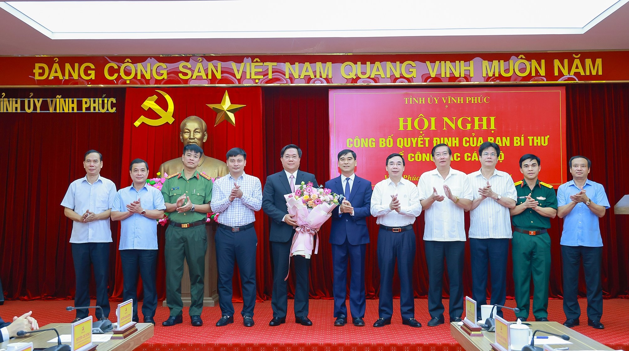 Hội nghị công bố quyết định ông Trần Duy Đông giữ chức Phó Bí thư Tỉnh ủy Vĩnh Phúc nhiệm kỳ 2020-2025 Hội nghị công bố quyết định ông Trần Duy Đông giữ chức Phó Bí thư Tỉnh ủy Vĩnh Phúc nhiệm kỳ 2020-2025