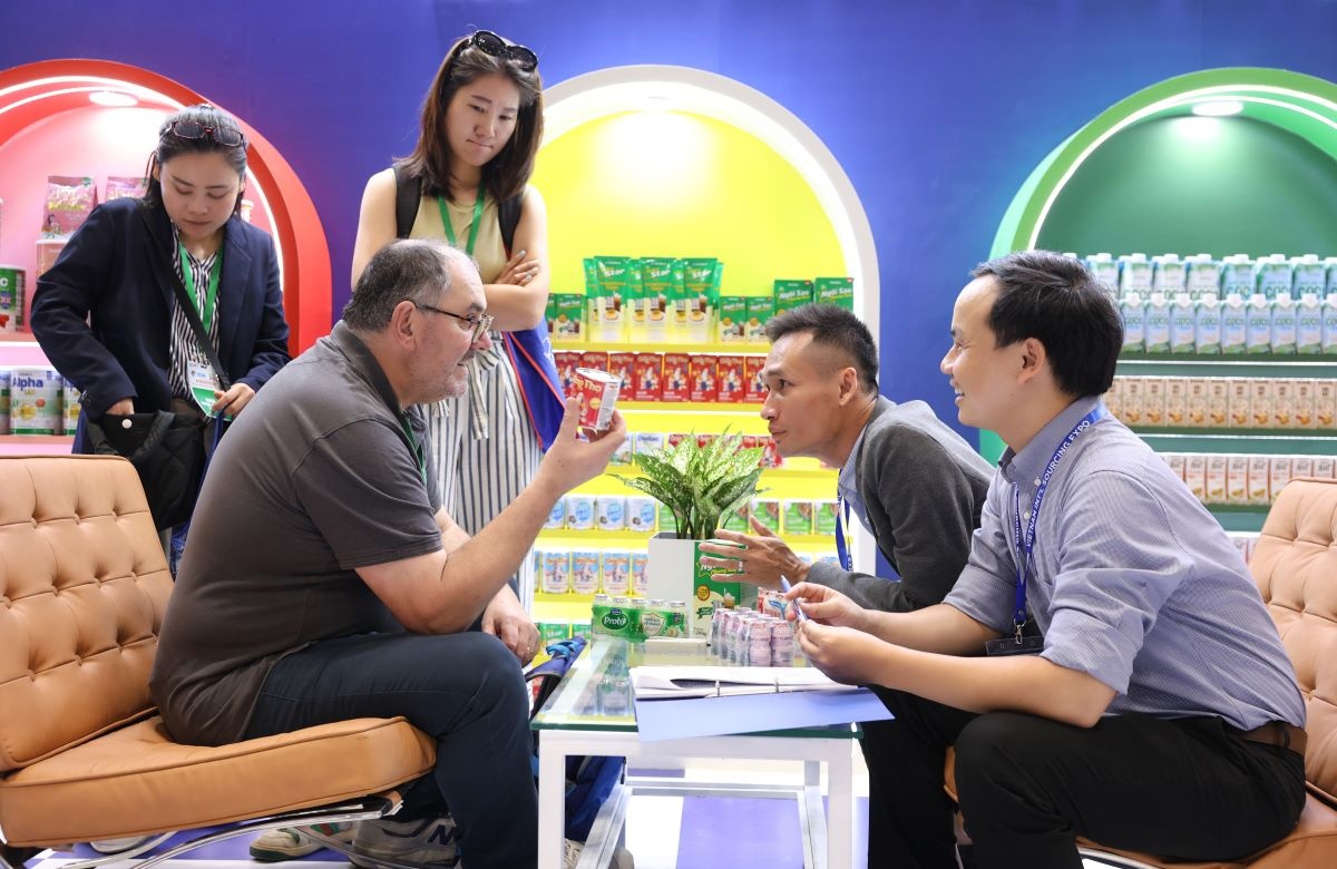 Đẩy mạnh xúc tiến thương mại kết hợp với khai thác lợi thế từ các FTA của Việt Nam giúp Vinamilk gia tăng hiệu quả hoạt động xuất khẩu. Đẩy mạnh xúc tiến thương mại kết hợp với khai thác lợi thế từ các FTA của Việt Nam giúp Vinamilk gia tăng hiệu quả hoạt động xuất khẩu.