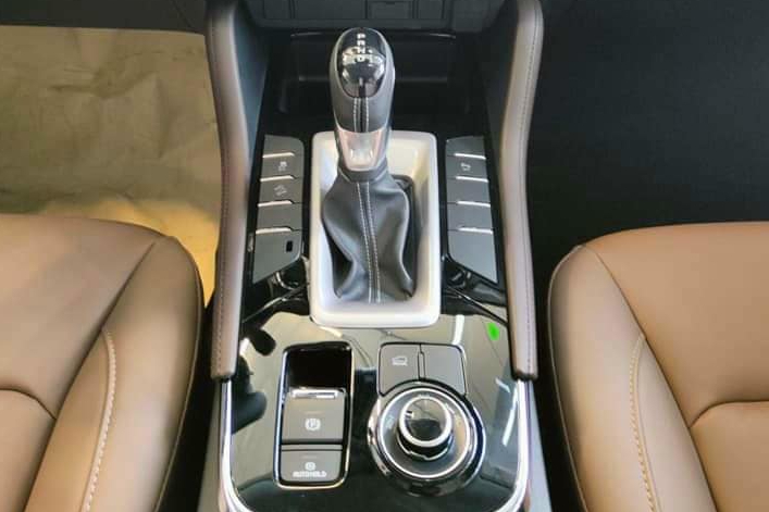 Isuzu mu-X giảm giá hơn 200 triệu tại đại lý: Bản ‘full option’ còn 1,05 tỷ, rẻ hơn niêm yết Everest bản thấp nhất- Ảnh 7. Isuzu mu-X giảm giá hơn 200 triệu tại đại lý: Bản ‘full option’ còn 1,05 tỷ, rẻ hơn niêm yết Everest bản thấp nhất- Ảnh 7.