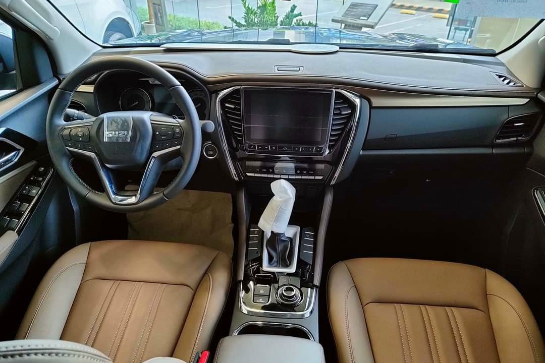 Isuzu mu-X giảm giá hơn 200 triệu tại đại lý: Bản ‘full option’ còn 1,05 tỷ, rẻ hơn niêm yết Everest bản thấp nhất- Ảnh 5. Isuzu mu-X giảm giá hơn 200 triệu tại đại lý: Bản ‘full option’ còn 1,05 tỷ, rẻ hơn niêm yết Everest bản thấp nhất- Ảnh 5.