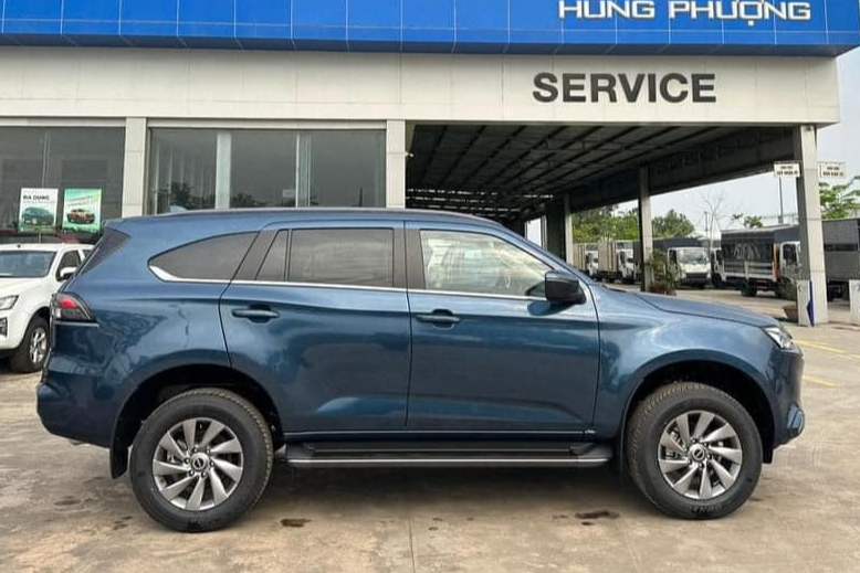 Isuzu mu-X giảm giá hơn 200 triệu tại đại lý: Bản ‘full option’ còn 1,05 tỷ, rẻ hơn niêm yết Everest bản thấp nhất- Ảnh 3. Isuzu mu-X giảm giá hơn 200 triệu tại đại lý: Bản ‘full option’ còn 1,05 tỷ, rẻ hơn niêm yết Everest bản thấp nhất- Ảnh 3.