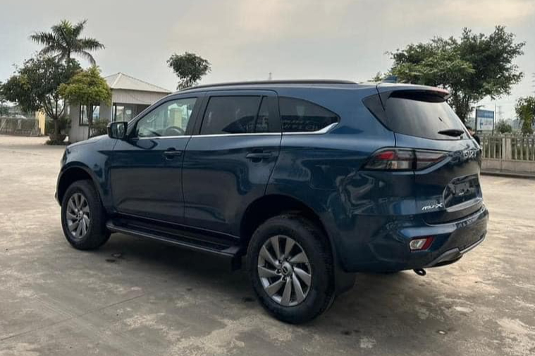 Isuzu mu-X giảm giá hơn 200 triệu tại đại lý: Bản ‘full option’ còn 1,05 tỷ, rẻ hơn niêm yết Everest bản thấp nhất- Ảnh 4. Isuzu mu-X giảm giá hơn 200 triệu tại đại lý: Bản ‘full option’ còn 1,05 tỷ, rẻ hơn niêm yết Everest bản thấp nhất- Ảnh 4.