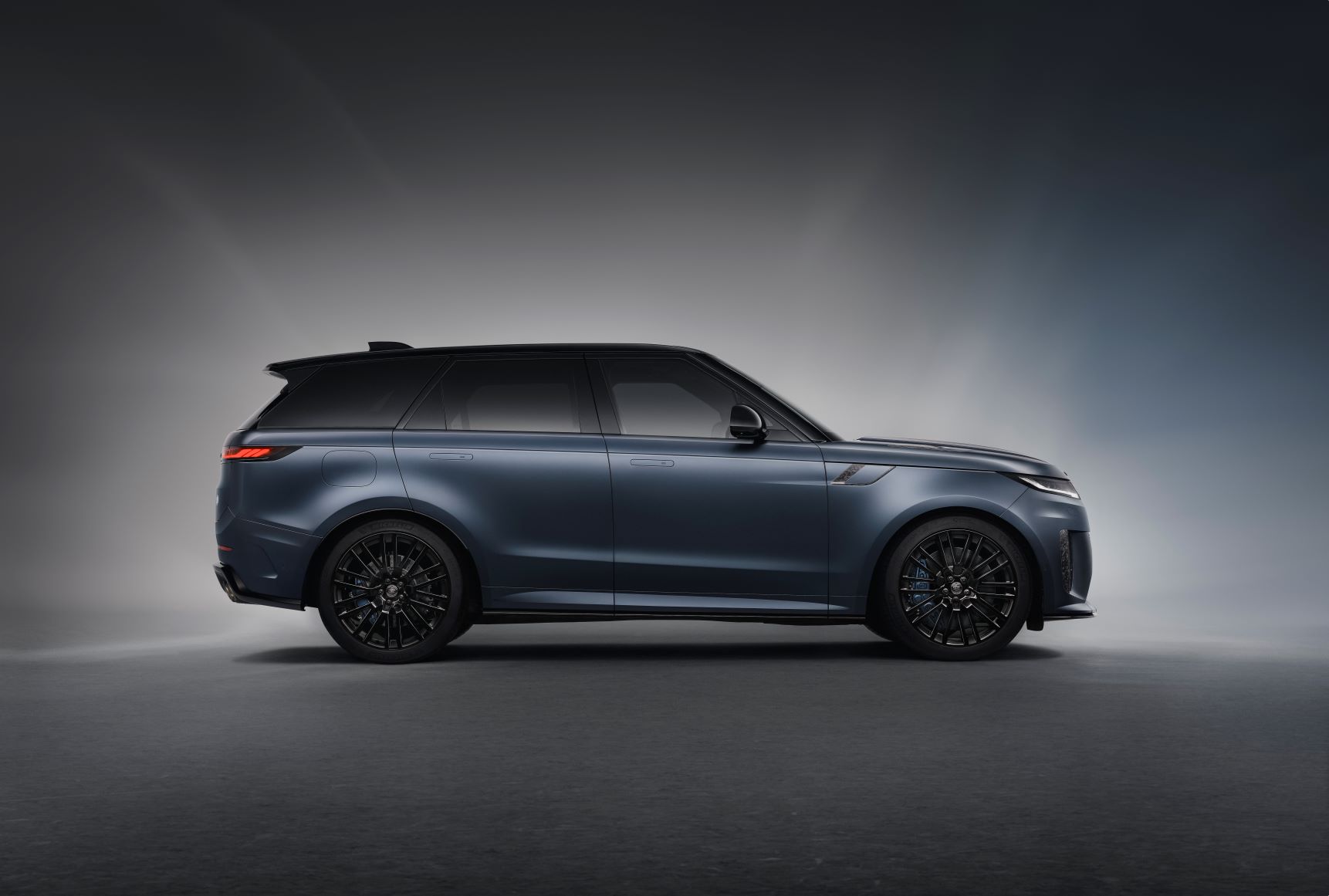 Range Rover Sport SV Edition Two 2025 ra mắt: 4 màu sơn như hàng thửa riêng, động cơ 'mạnh nhất từ trước đến nay'- Ảnh 8. Range Rover Sport SV Edition Two 2025 ra mắt: 4 màu sơn như hàng thửa riêng, động cơ 'mạnh nhất từ trước đến nay'- Ảnh 8.